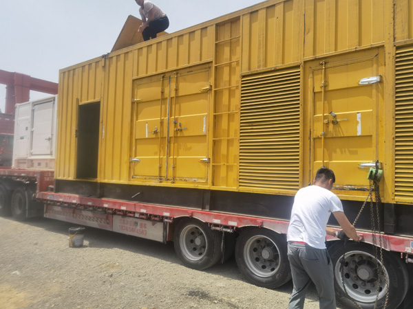 新华除了负载情况和发动机维护，还有哪些因素会影响 200kw 柴油发电机的油耗？