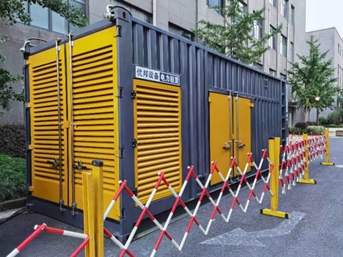 新华如何使用转速表检查发动机的转速？