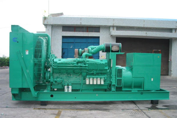 新华工厂发电机应急发电时如何更准确地检查发电机状态？