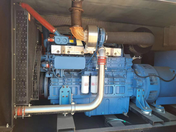 新华燃油消耗率与进气温度的具体关系是什么？