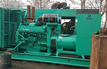 新华发电机组如何判断水冷式机油散热器内部是否需要清洗？